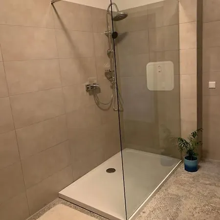 Parkblick - Balkon 77m2 Lägenhet *